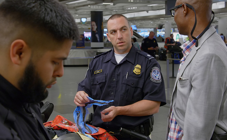 仰天！運び屋vs取締屋in全米エアポート総集編 2