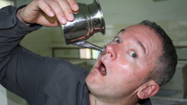 インド、牛の尿ドリンク (India-Cow Urine Cure)の写真