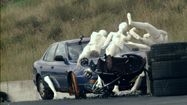 赤ちゃんに突っ込む自動車 (原題：Baby Car Crash)の写真
