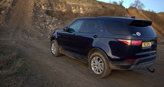 ランドローバー・ディスカバリーと対決 (原題: Land Rover Discovery)の写真