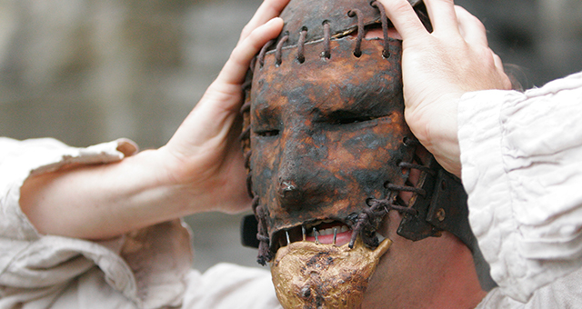 仮面の男とスキャンダル (原題: Man In The Iron Mask)の写真