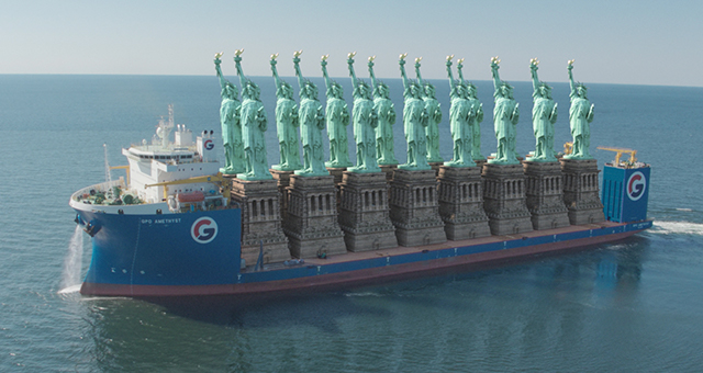 海へ潜る巨大貨物船 (原題: Ultimate Cargo Ship)の写真
