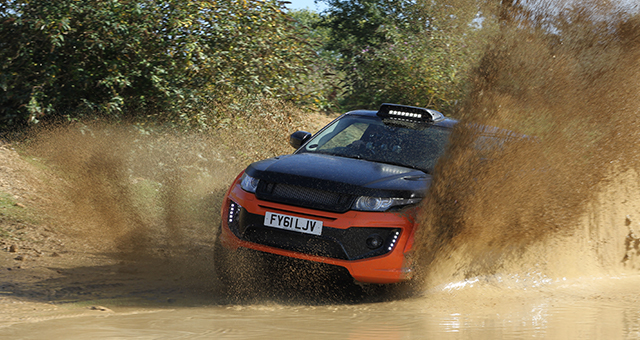 レンジローバー・イヴォーク (原題: Ranger Rover Evoque)の写真