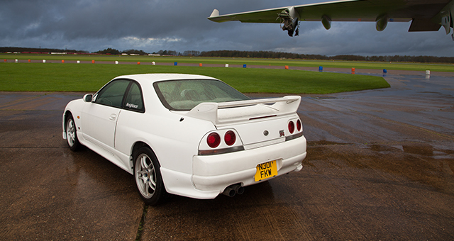 夫婦の絆 日産スカイライン (原題: Skyline Sensation)の写真