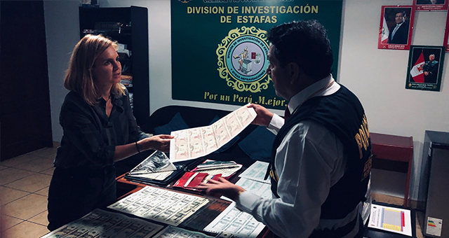 世界一の偽札 (原題: Counterfeiting)の写真