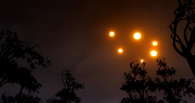 ケネディ宇宙センターとUFO (原題: Game of Drones)の写真
