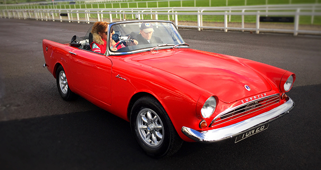初代ボンドカー サンビーム・アルパイン (原題: Sunbeam Alpine)の写真