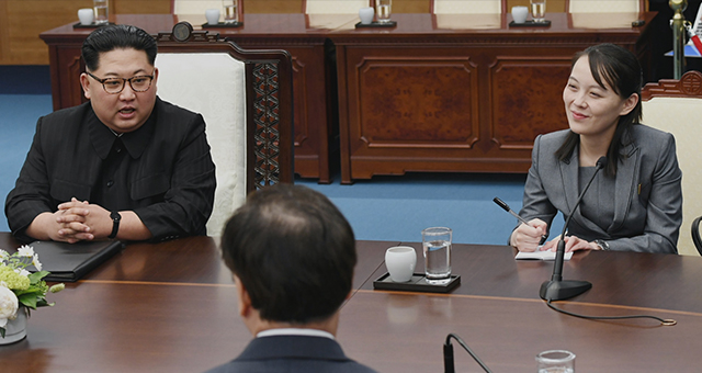 独裁者のジレンマ (原題: Dictator’s Dilemma)の写真