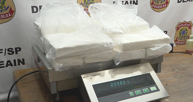 帰国した妊婦の謎 (原題: Cocaine Brick Bust)の写真