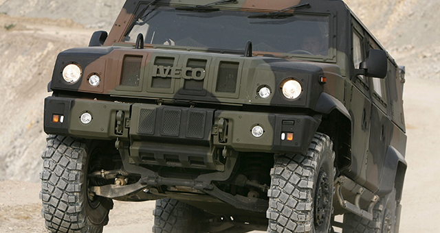 装甲車イヴェコLMV (原題: Armored Troop Carrier)の写真