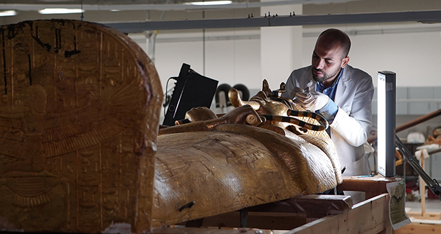 古代エジプトのミイラ パート2 (原題: Unwrapping King Tut)の写真
