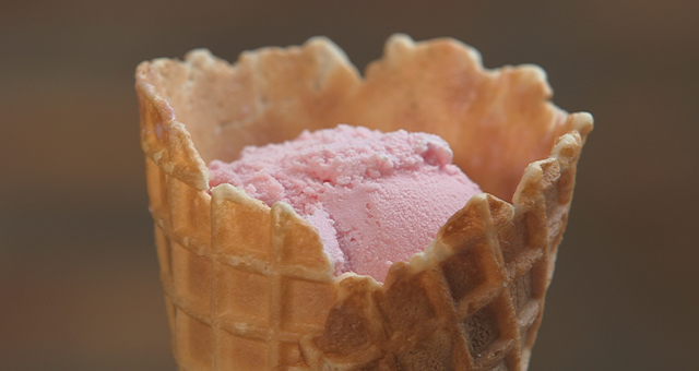 アイスにぴったりワッフルコーン (原題: Chocolate Milk & Waffles)の写真