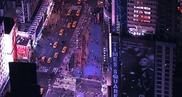 ニューヨーク 年越しのドラッグ (原題: New Year’s Eve NYC)の写真