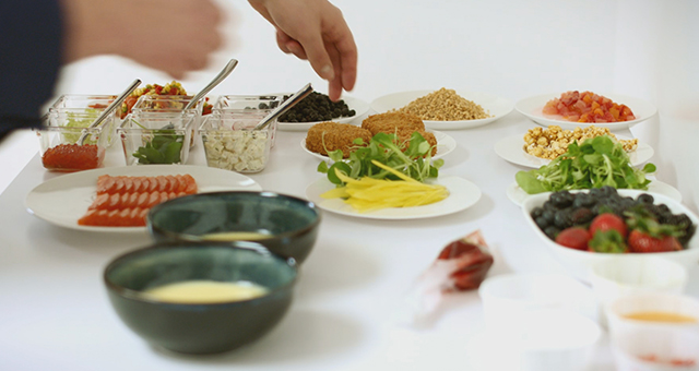 機内食 (原題: Airplane Meals)の写真