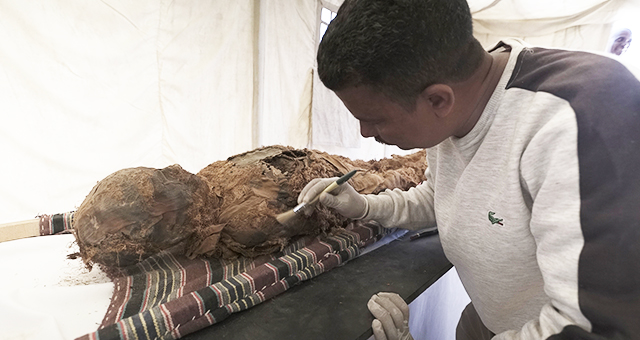 ミイラ作りの起源 (原題: Rise Of The Mummies)の写真