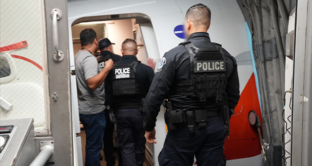 仰天！運び屋vs取締屋in全米エアポート 9